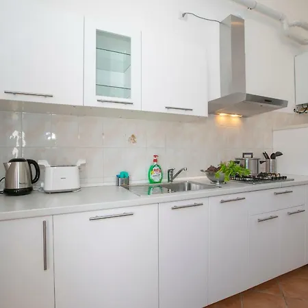Cascina Cattaneo Sleeps 5 Wifi T783522 Luino